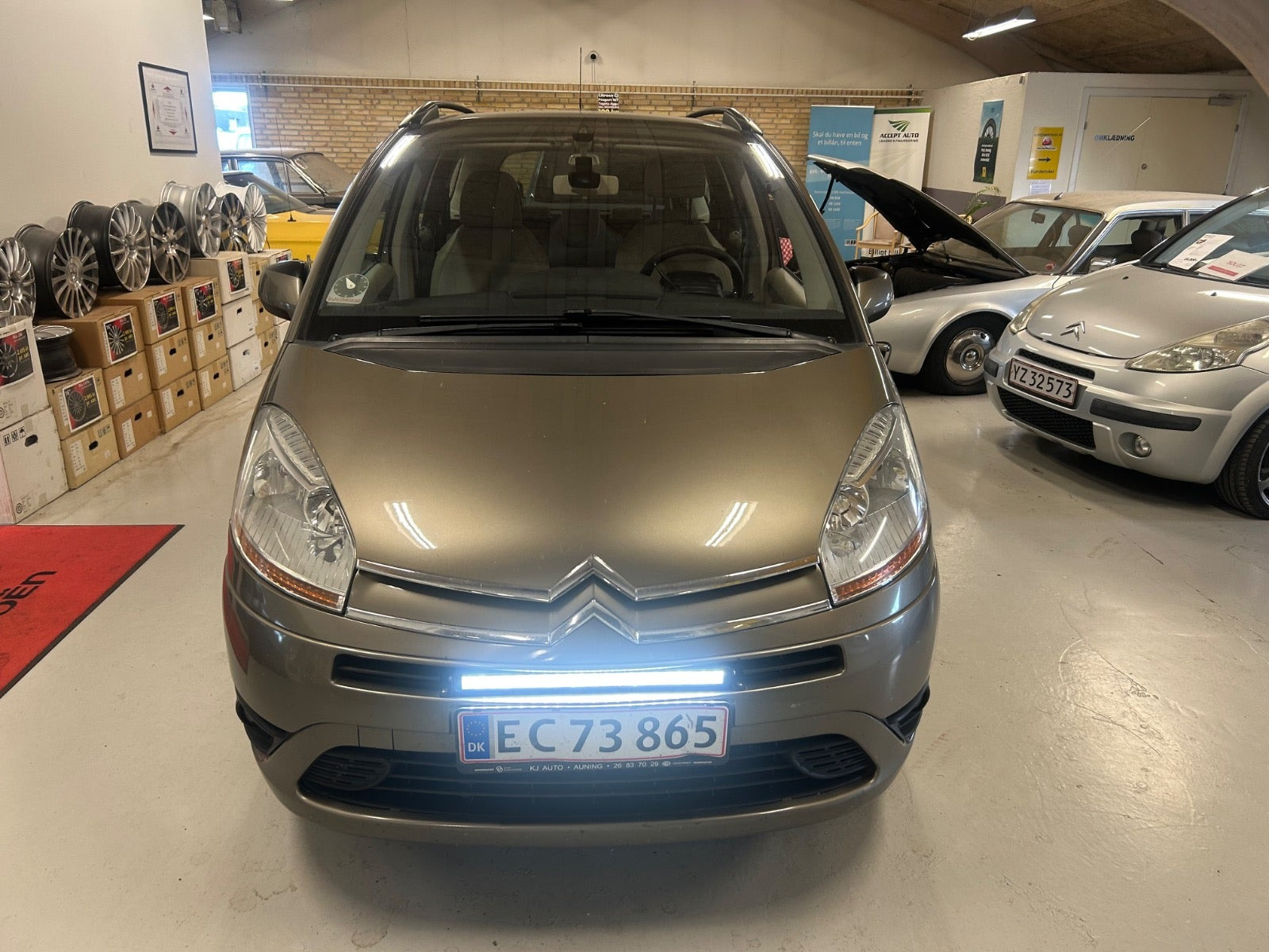 Beige Citroën Grand C4 Picasso fra 2010