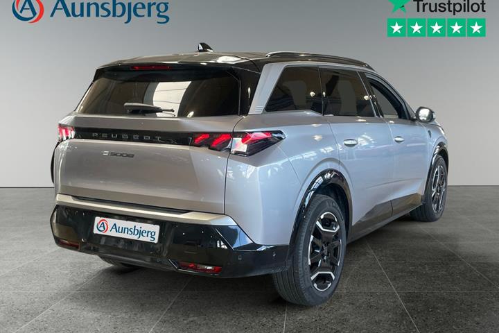 Sølv Peugeot e-5008 fra 2025