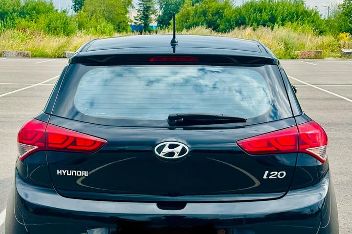 Sort Hyundai i20 fra 2018