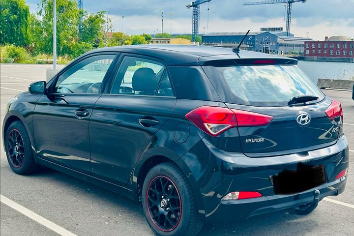Sort Hyundai i20 fra 2018