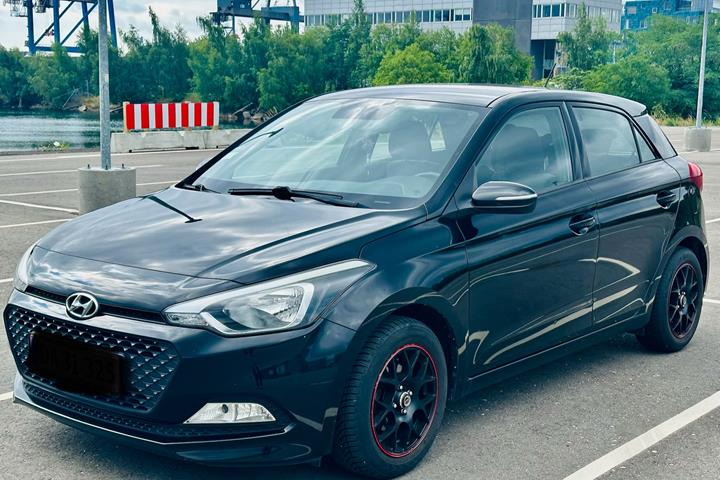 Sort Hyundai i20 fra 2018