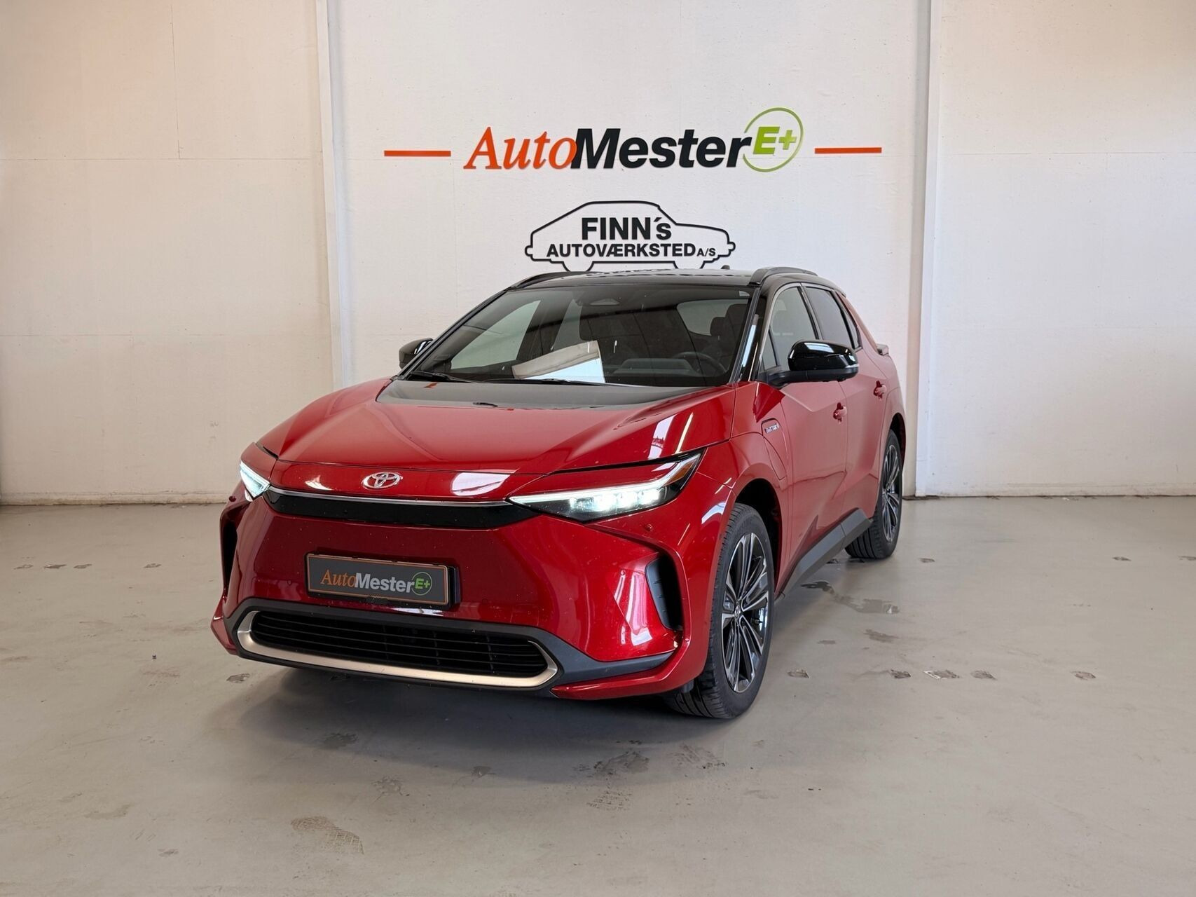 Rød Toyota BZ4X fra 2024