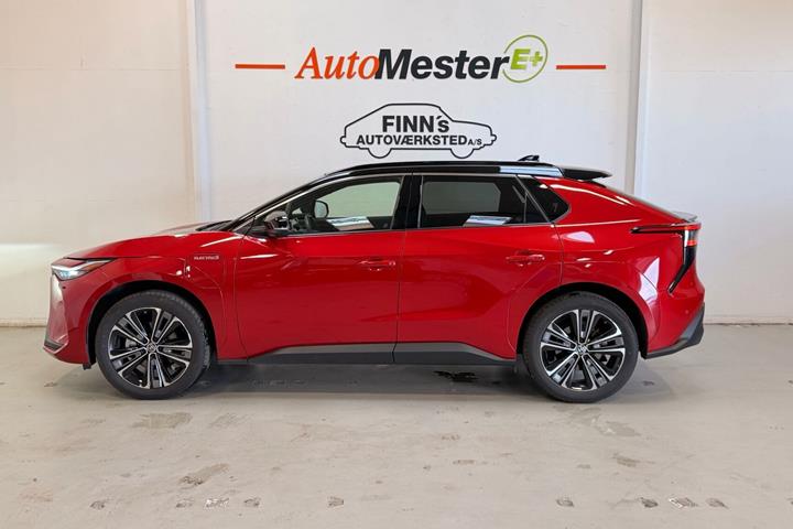 Rød Toyota BZ4X fra 2024