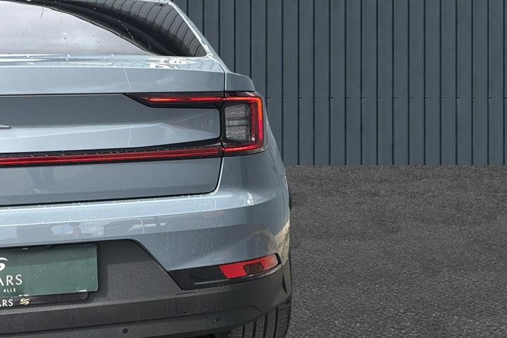 Grå Polestar 2 fra 2023