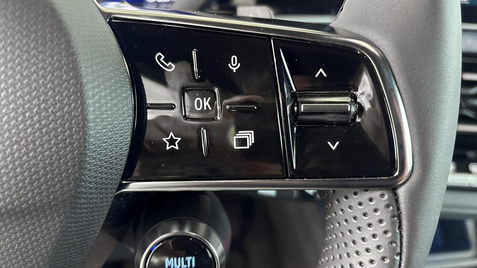 Grøn Renault 4 E-Tech fra 2025