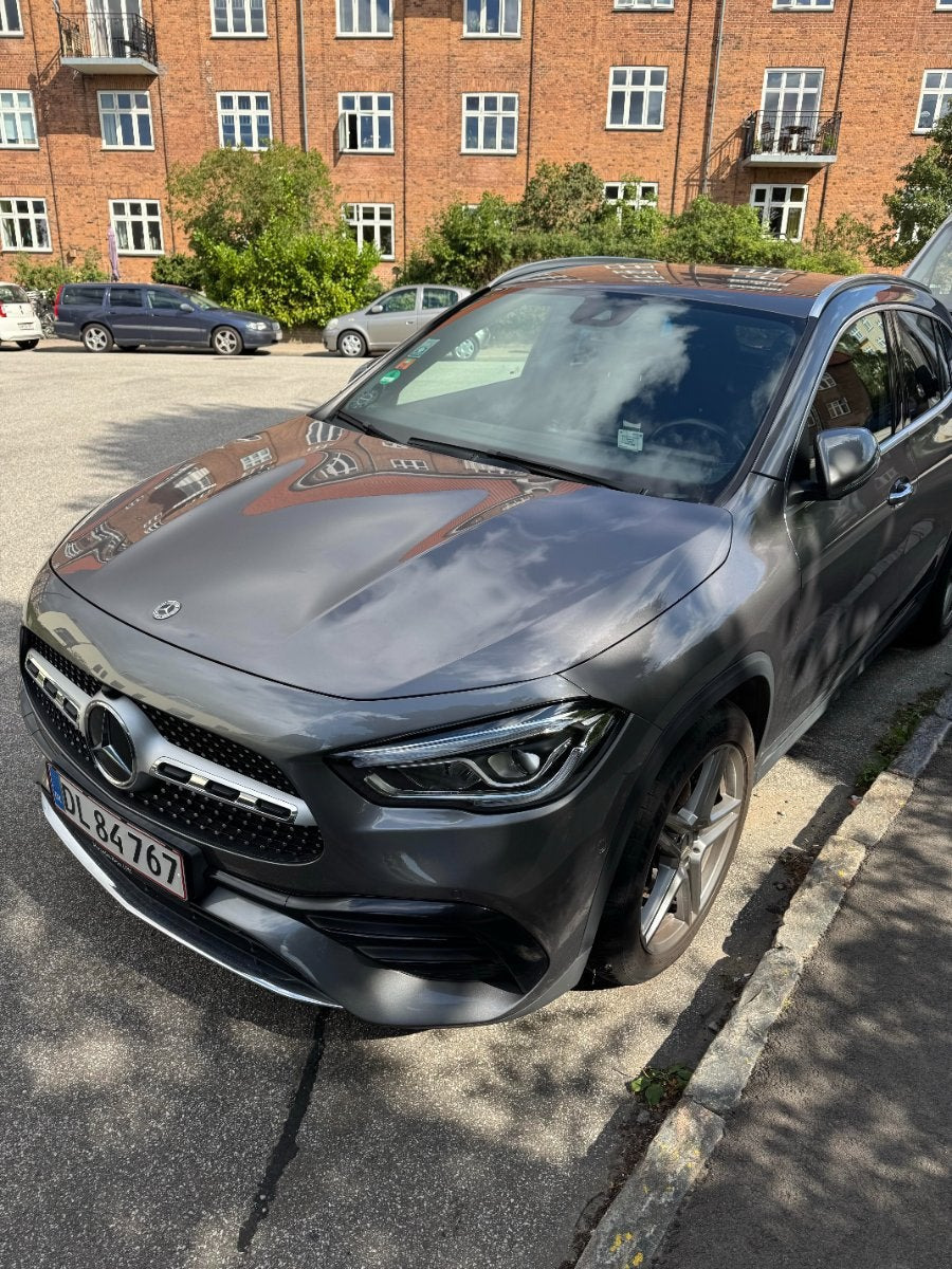 Grå Mercedes GLA200 fra 2021