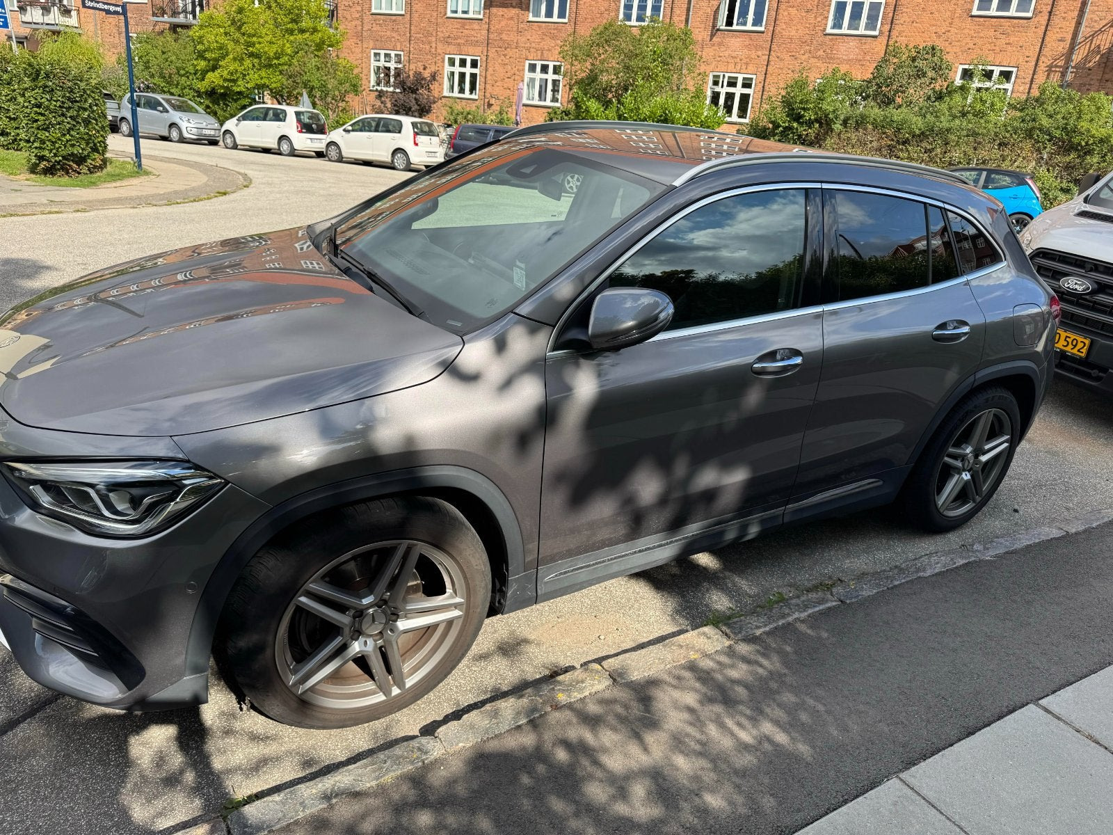 Grå Mercedes GLA200 fra 2021