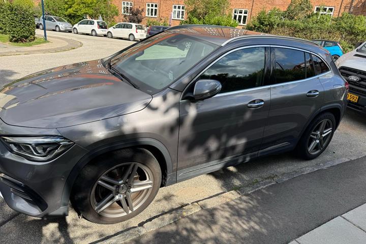Grå Mercedes GLA200 fra 2021