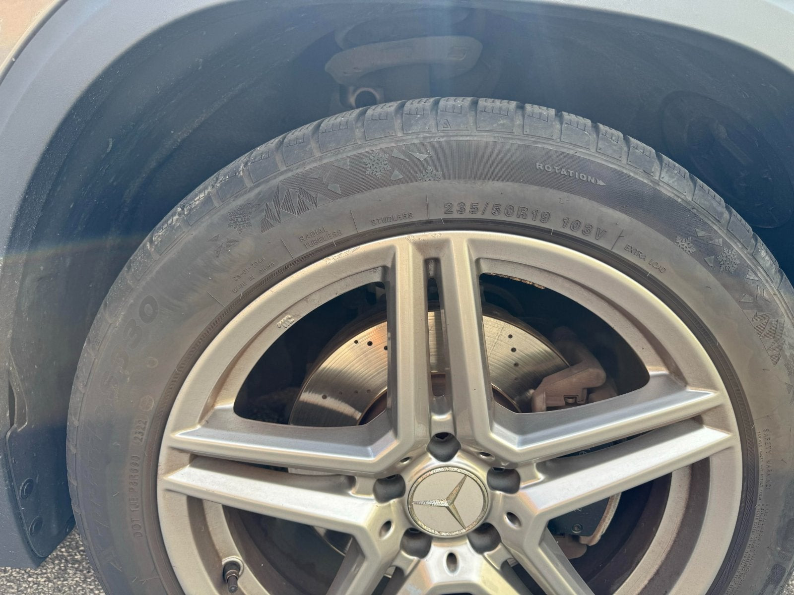 Grå Mercedes GLA200 fra 2021