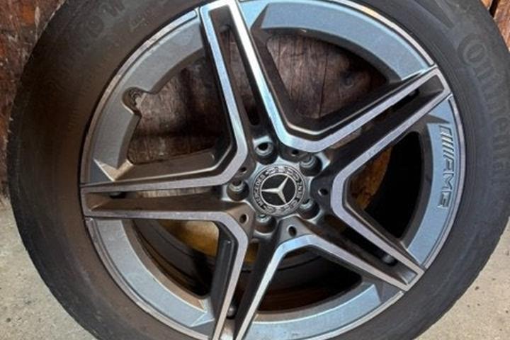 Grå Mercedes GLA200 fra 2021
