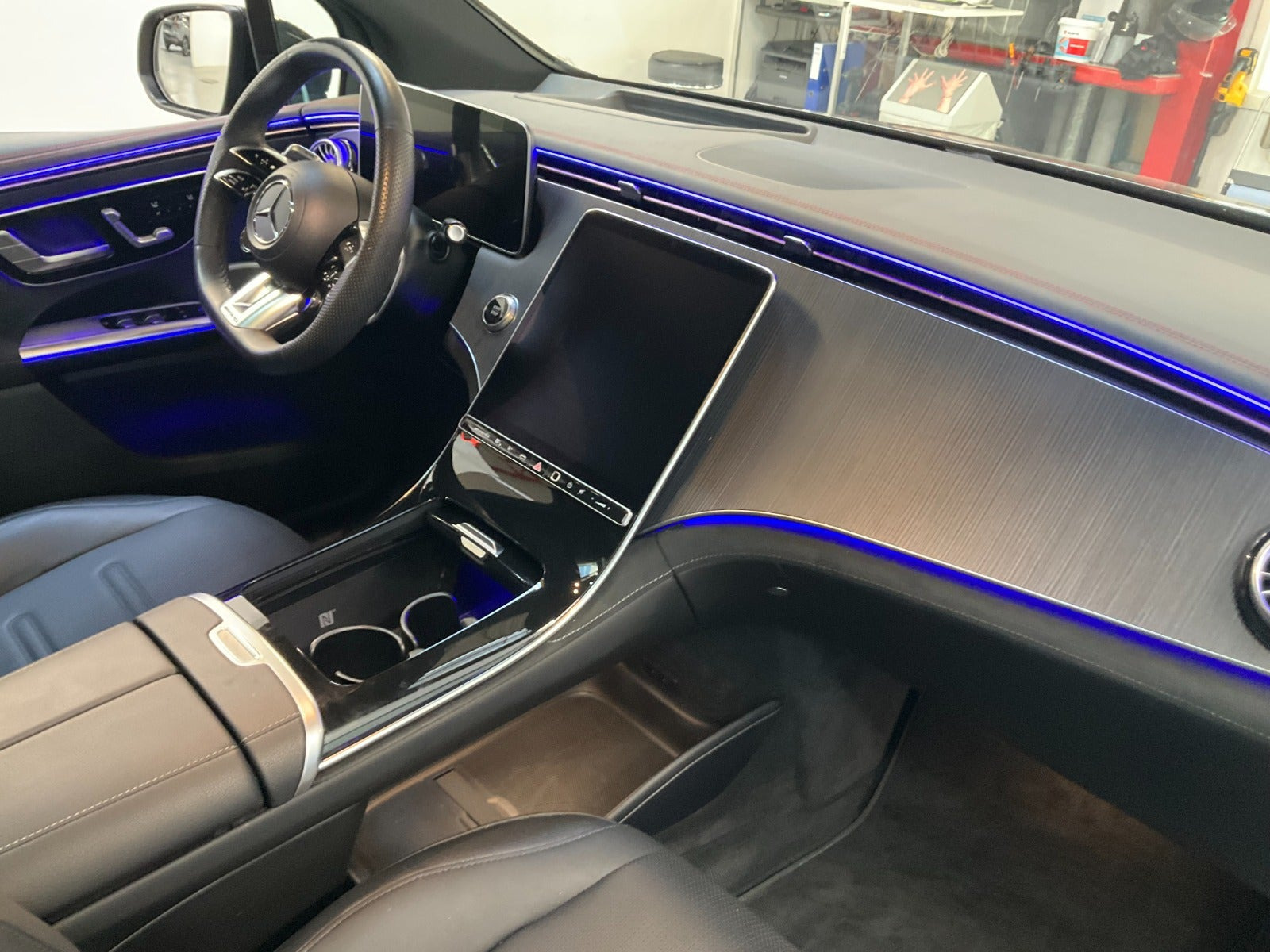 Brun Mercedes EQE43 SUV fra 2023