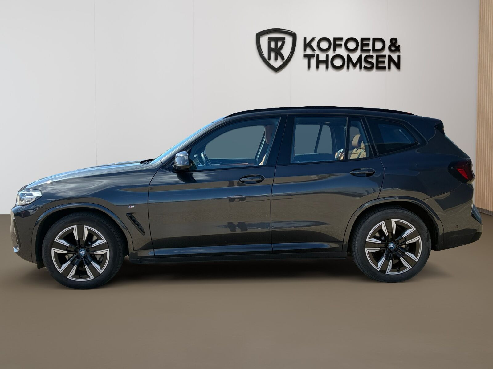 Sort BMW iX3 fra 2023