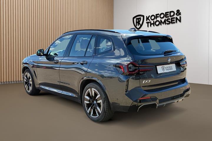 Sort BMW iX3 fra 2023