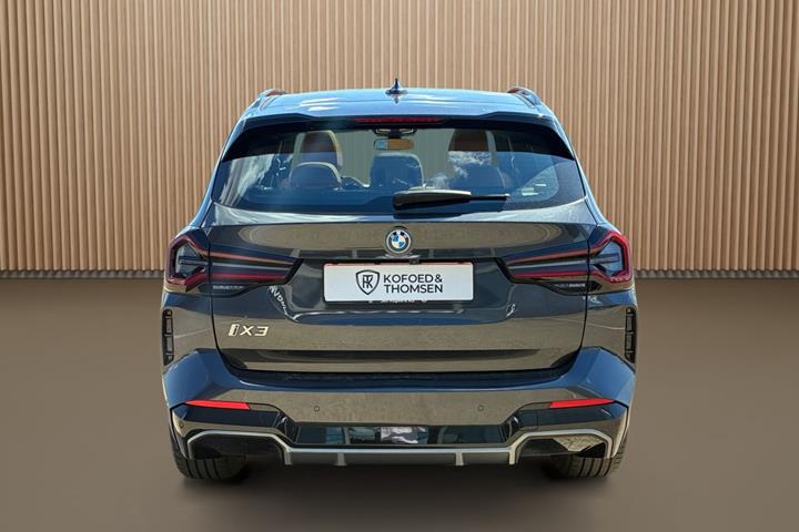 Sort BMW iX3 fra 2023
