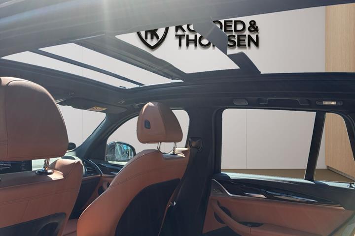 Sort BMW iX3 fra 2023