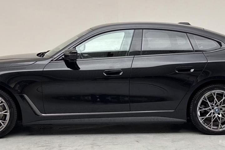 Sort BMW i4 fra 2024