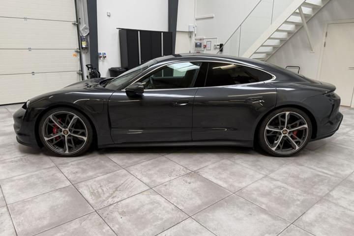 Grå Porsche Taycan 4S fra 2021