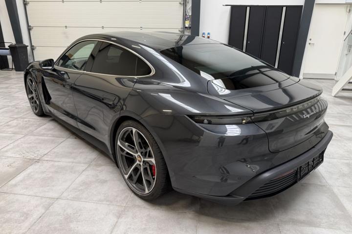 Grå Porsche Taycan 4S fra 2021