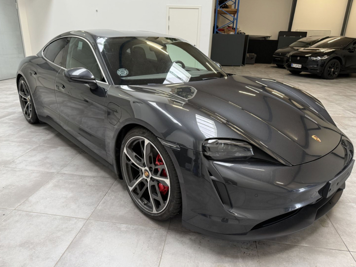 Grå Porsche Taycan 4S fra 2021