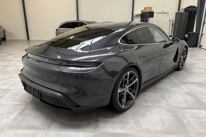 Grå Porsche Taycan 4S fra 2021