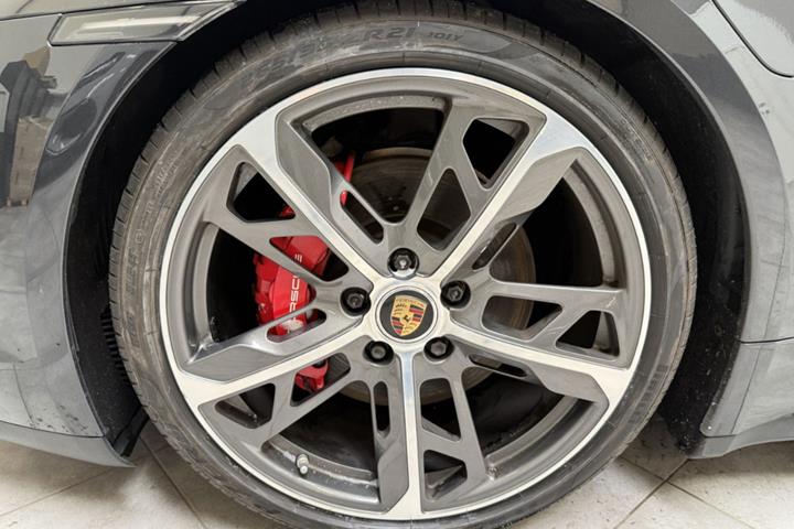 Grå Porsche Taycan 4S fra 2021