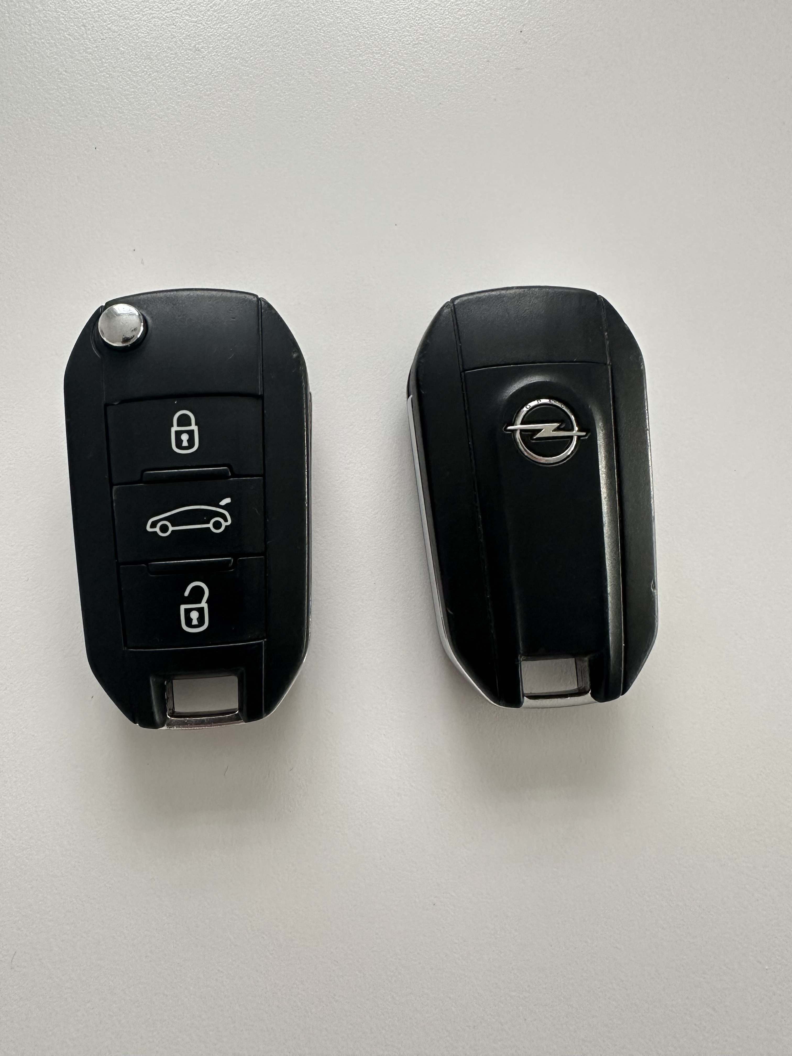 Rød Opel Crossland X fra 2018