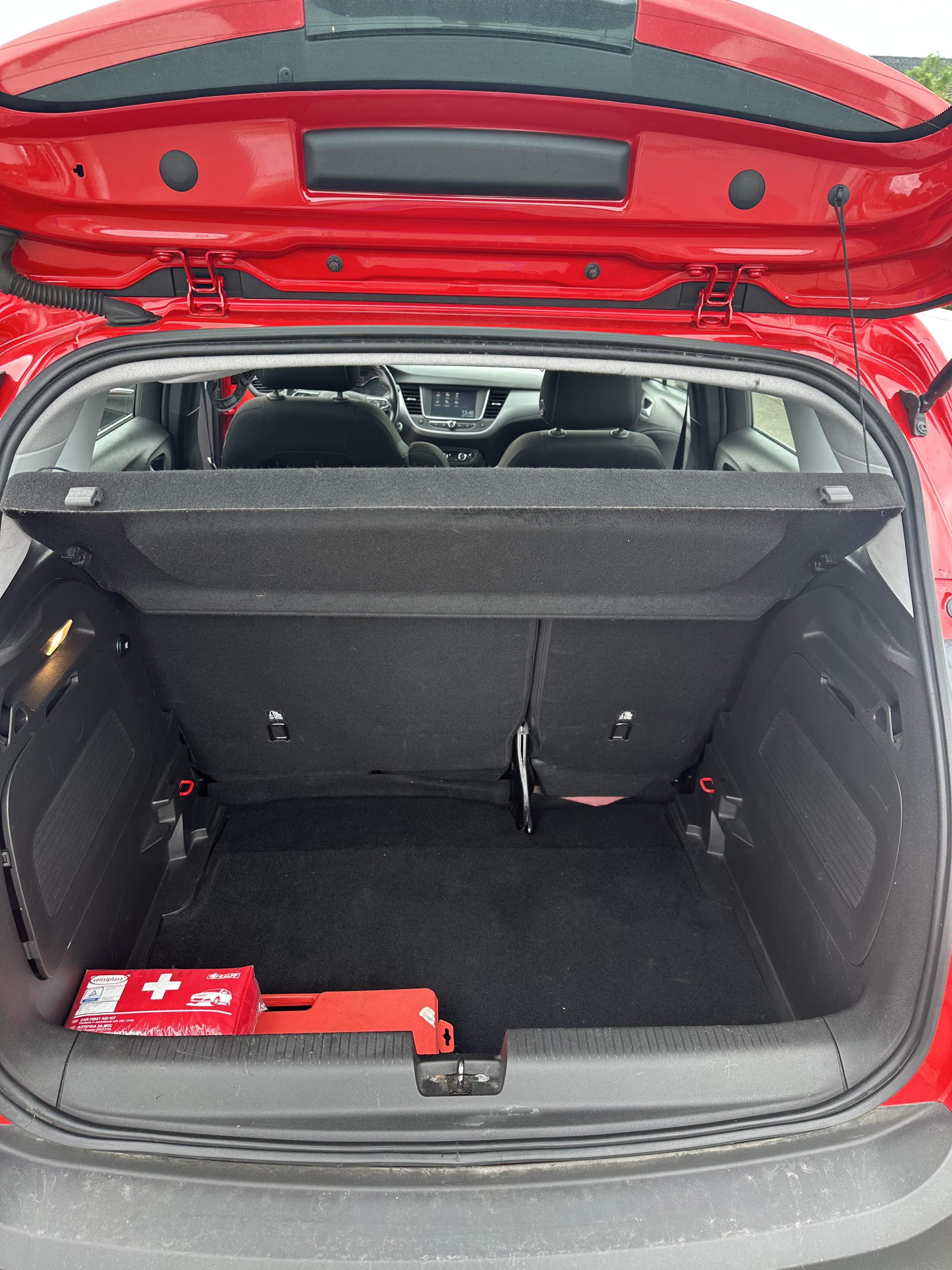 Rød Opel Crossland X fra 2018
