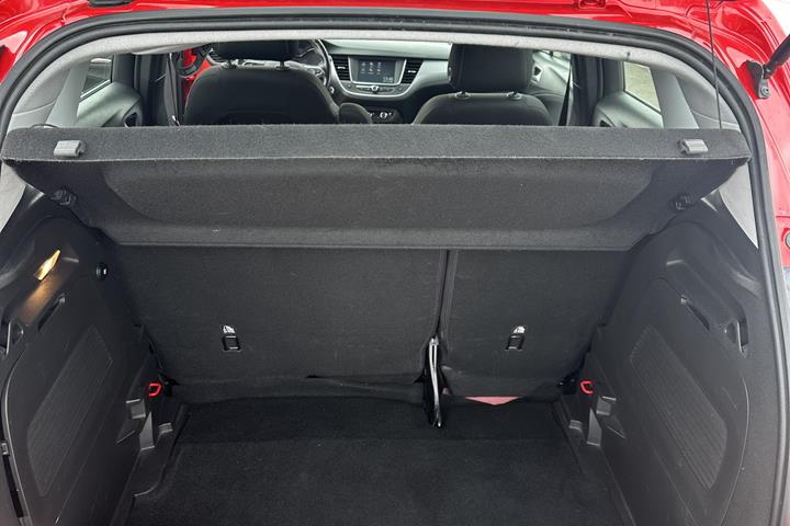 Rød Opel Crossland X fra 2018