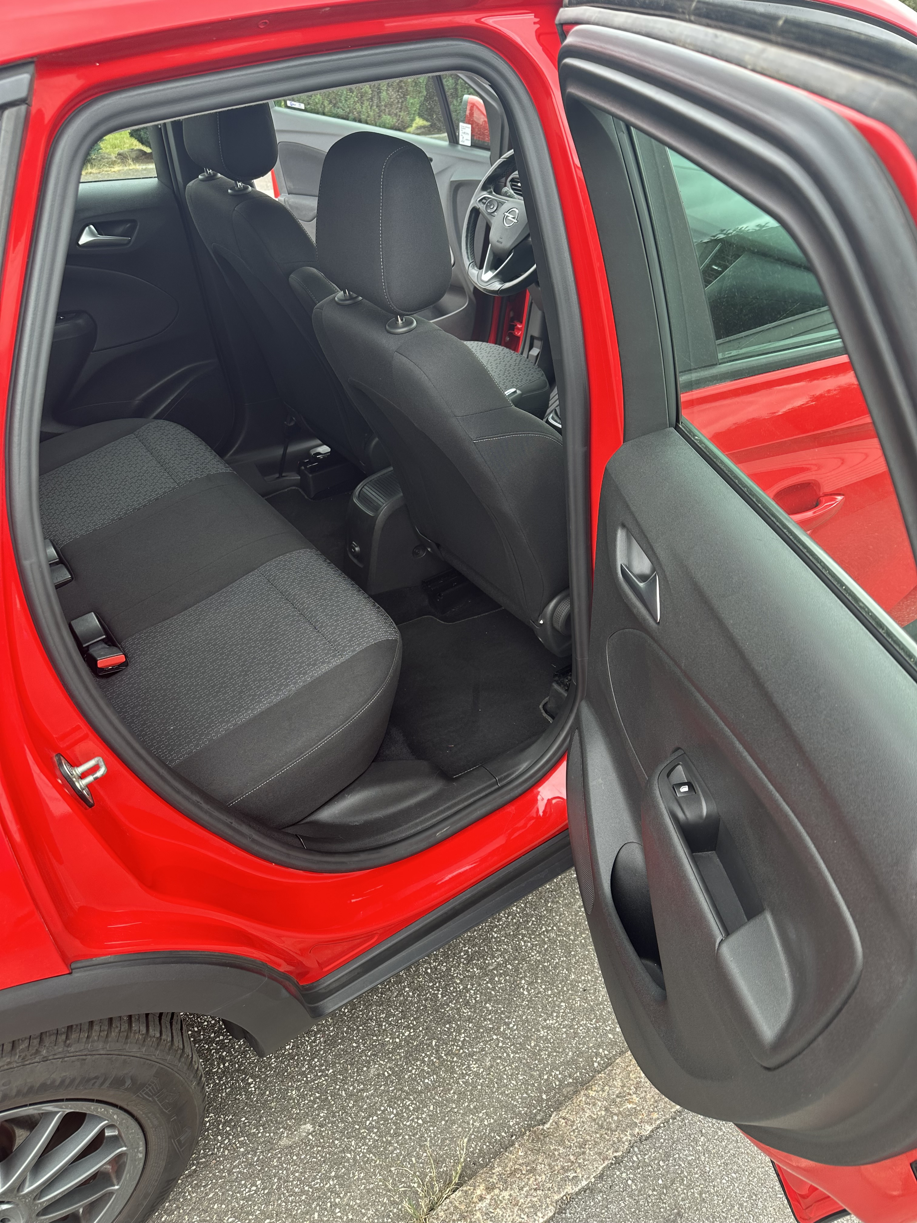 Rød Opel Crossland X fra 2018