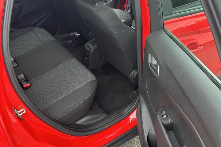 Rød Opel Crossland X fra 2018