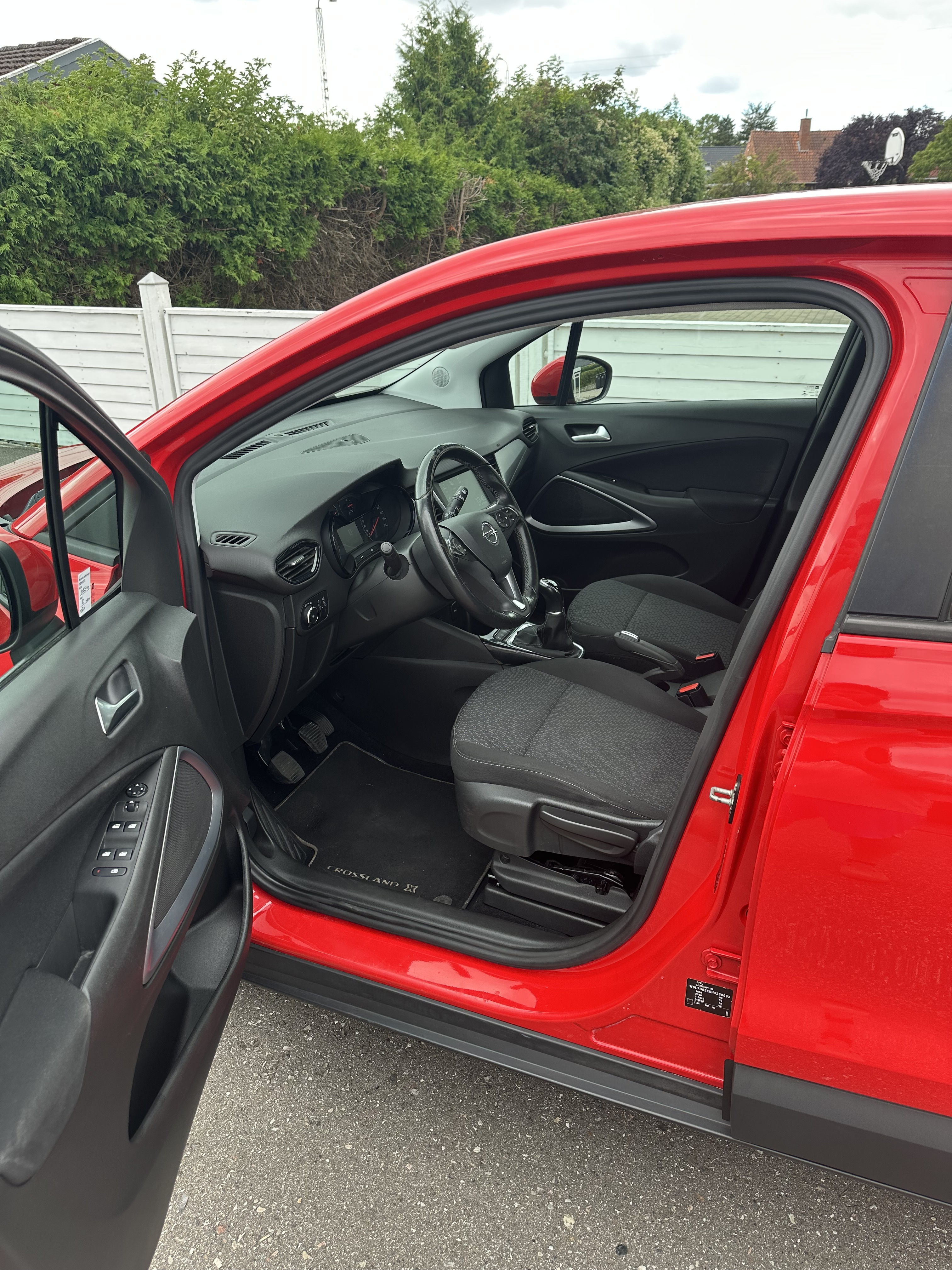 Rød Opel Crossland X fra 2018