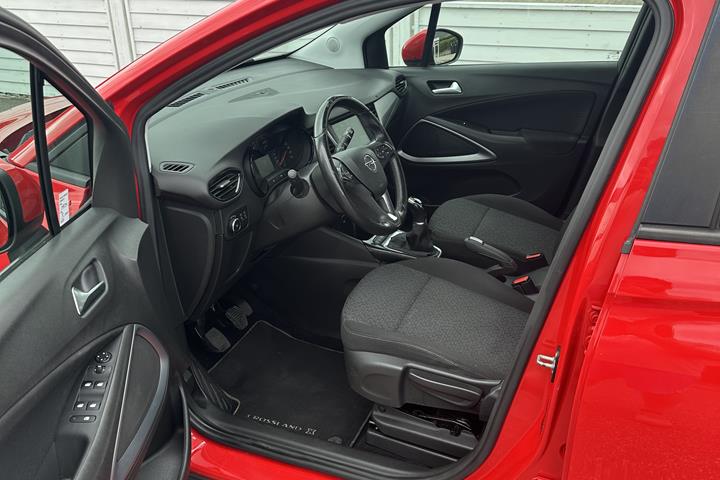 Rød Opel Crossland X fra 2018