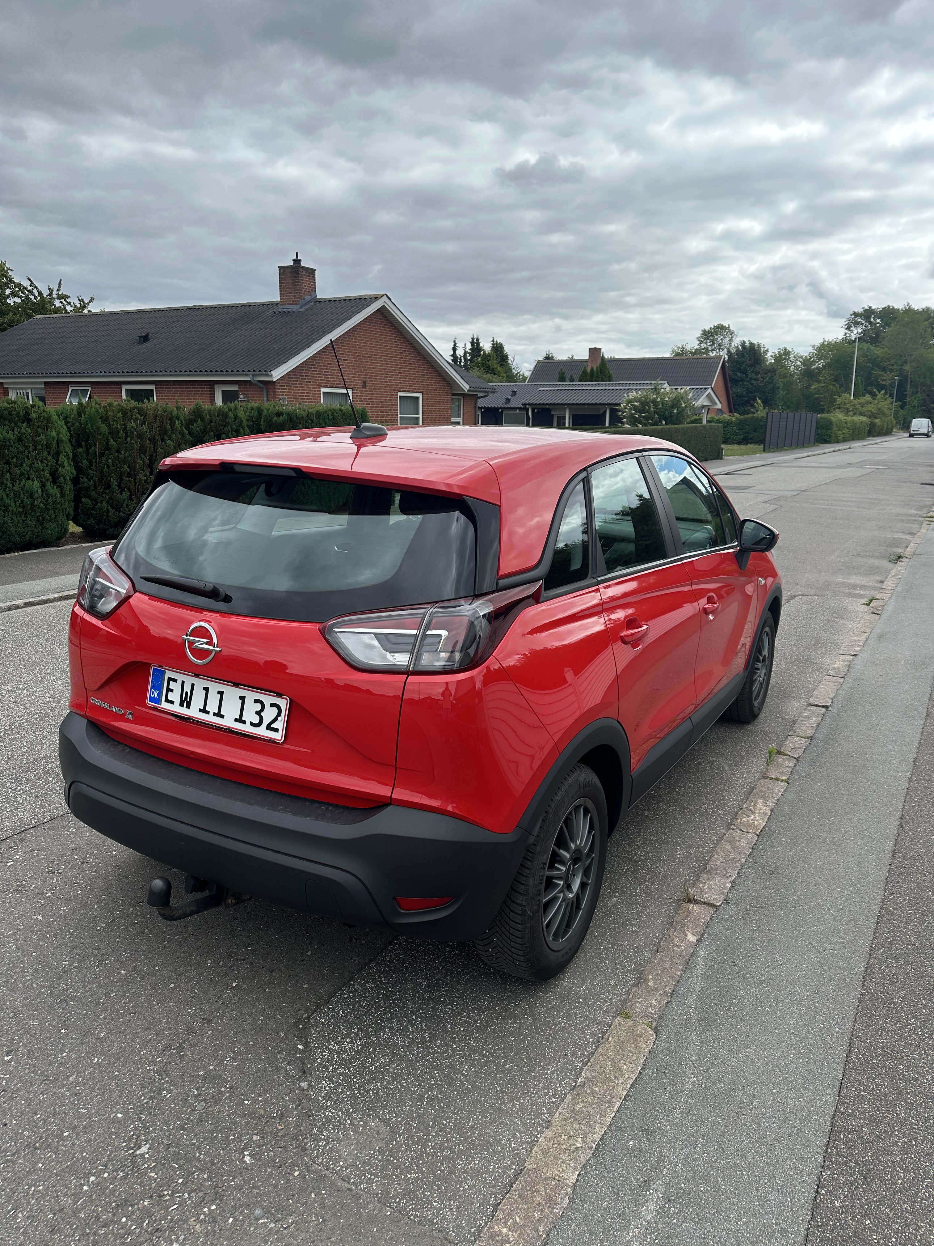 Rød Opel Crossland X fra 2018