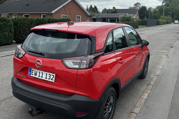 Rød Opel Crossland X fra 2018