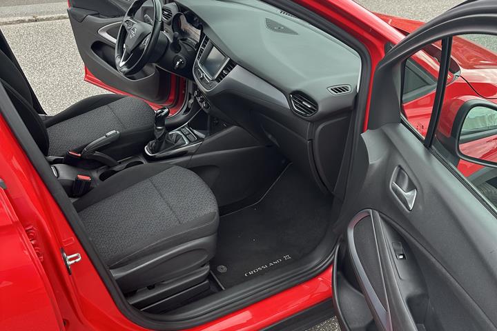 Rød Opel Crossland X fra 2018