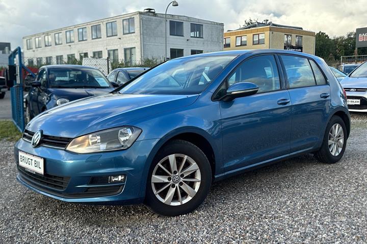 Blå VW Golf VII fra 2013