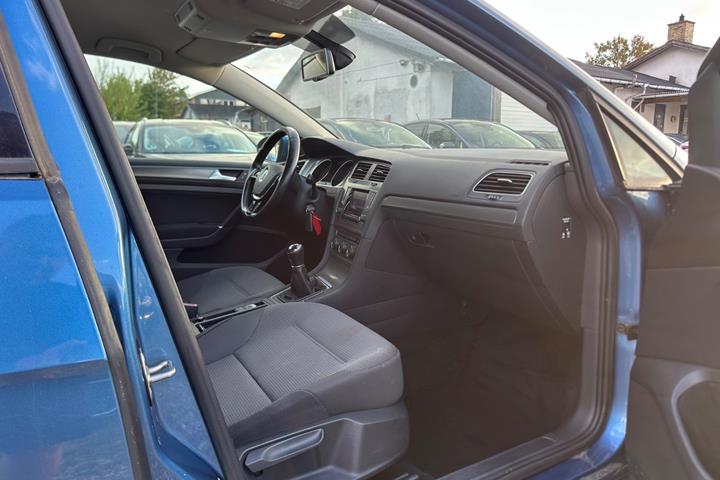 Blå VW Golf VII fra 2013