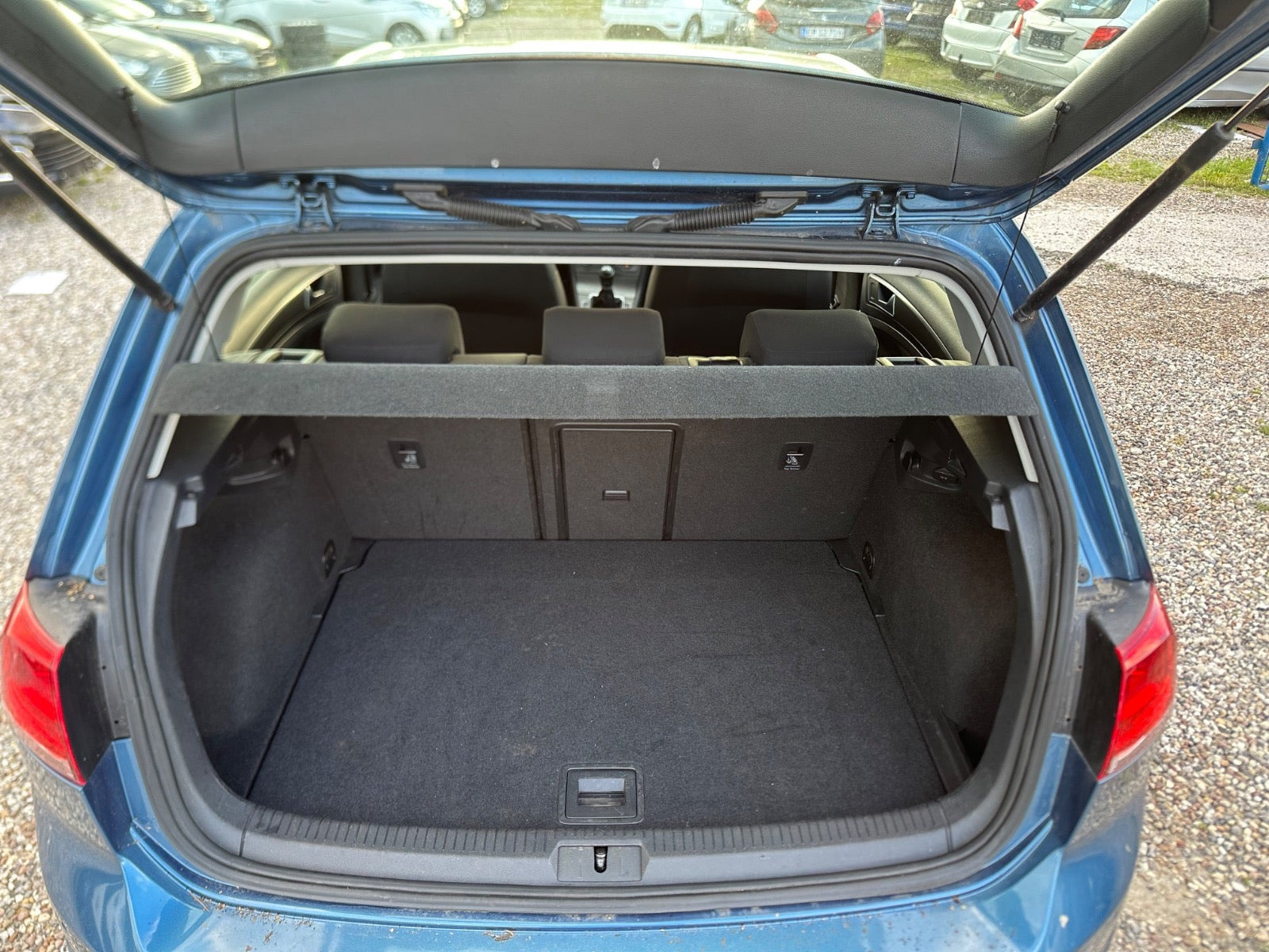 Blå VW Golf VII fra 2013