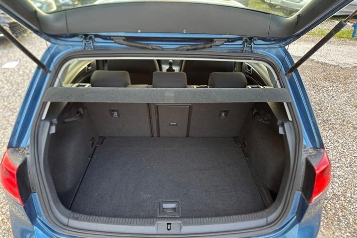 Blå VW Golf VII fra 2013