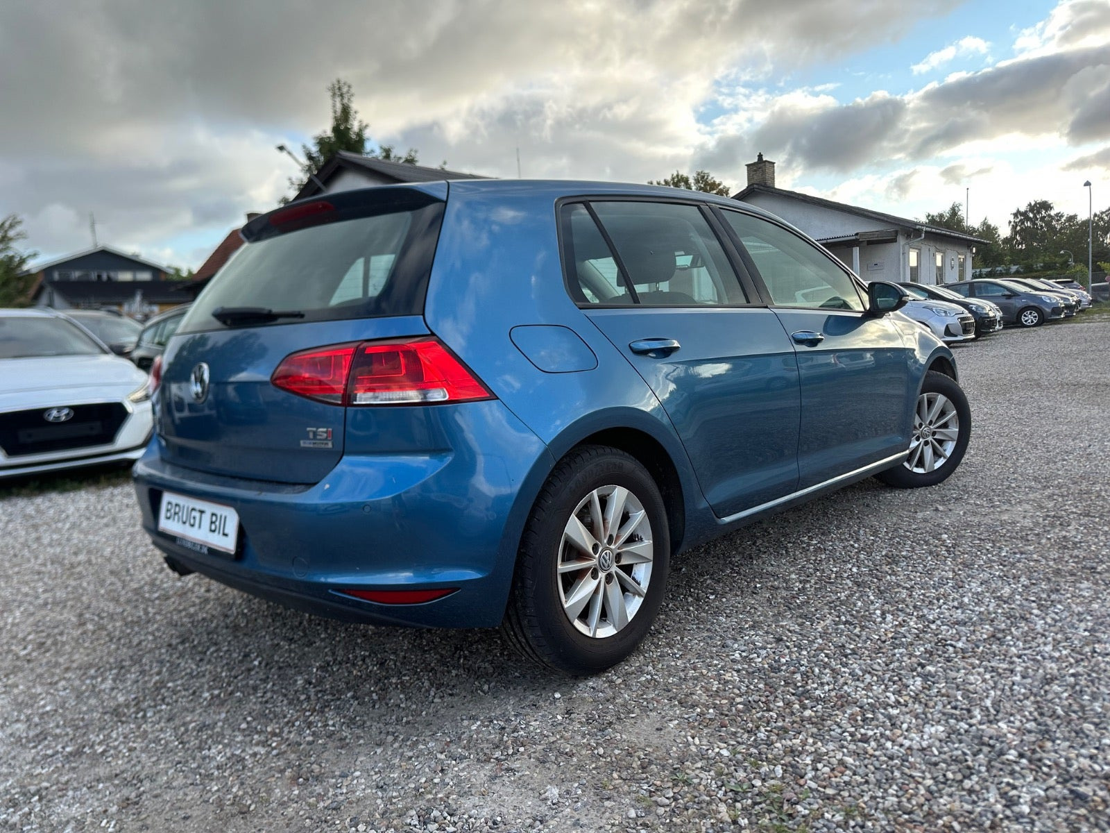 Blå VW Golf VII fra 2013