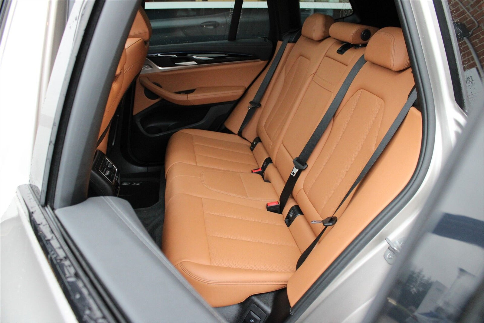 Orange BMW iX3 fra 2023