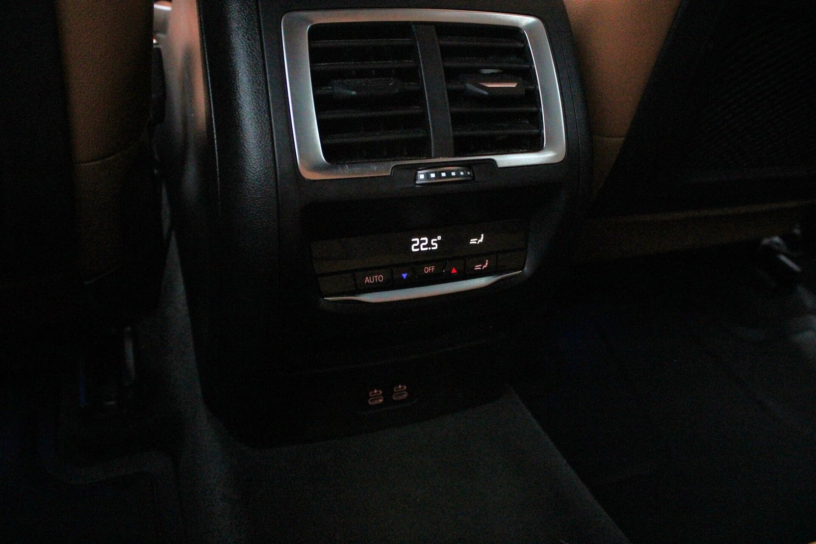Orange BMW iX3 fra 2023