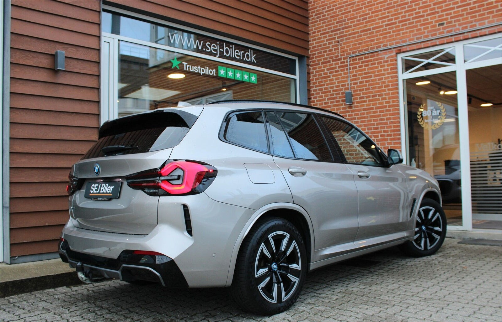 Orange BMW iX3 fra 2023