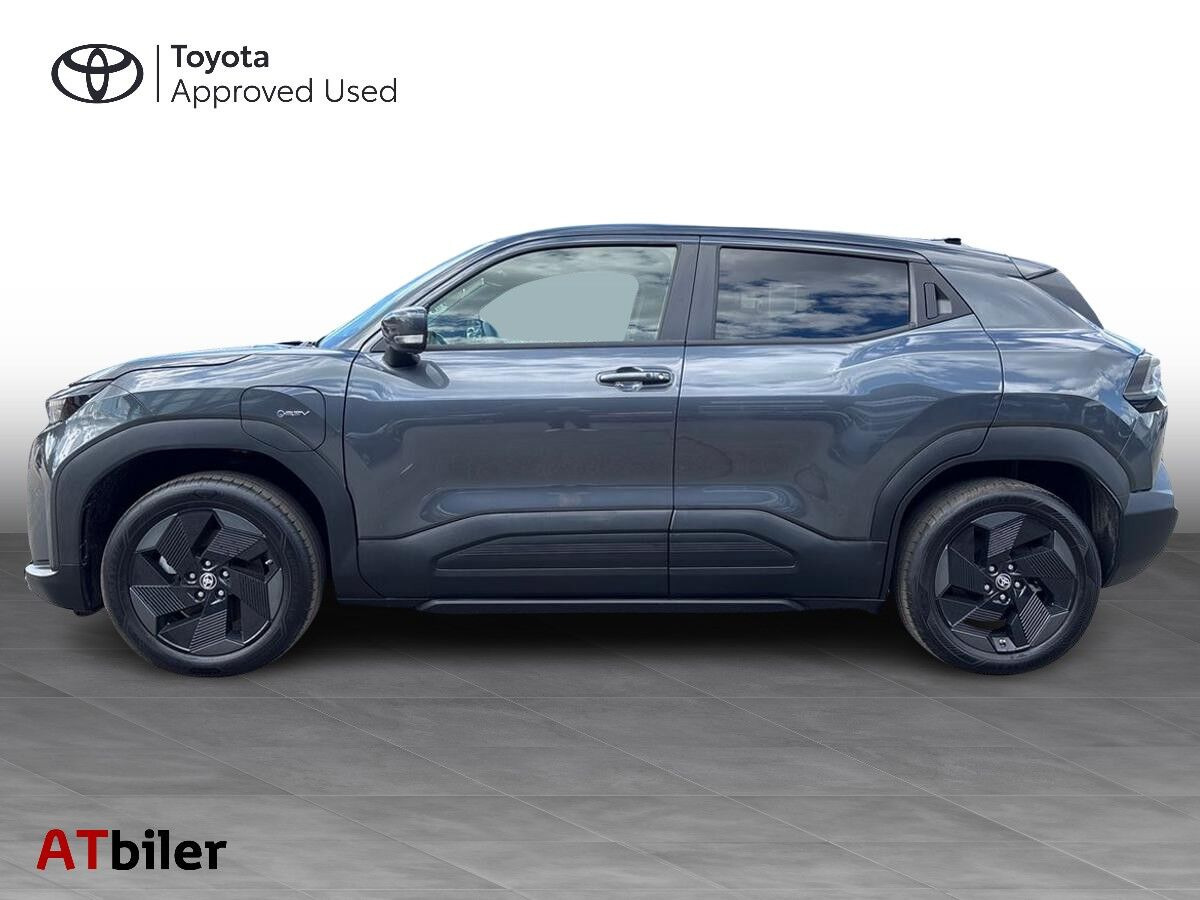 Grå Toyota Urban Cruiser fra 2025