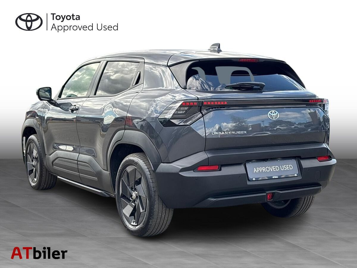 Grå Toyota Urban Cruiser fra 2025