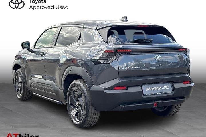 Grå Toyota Urban Cruiser fra 2025