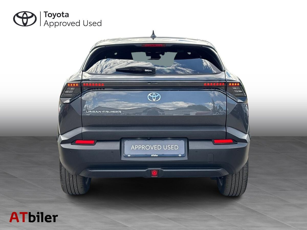 Grå Toyota Urban Cruiser fra 2025