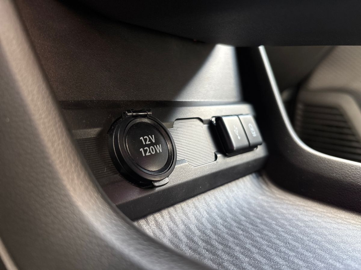 Grå Toyota Urban Cruiser fra 2025
