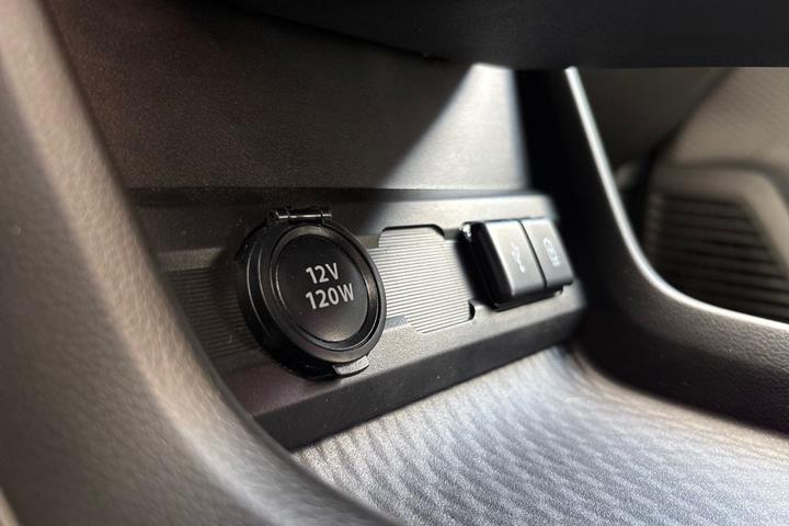 Grå Toyota Urban Cruiser fra 2025