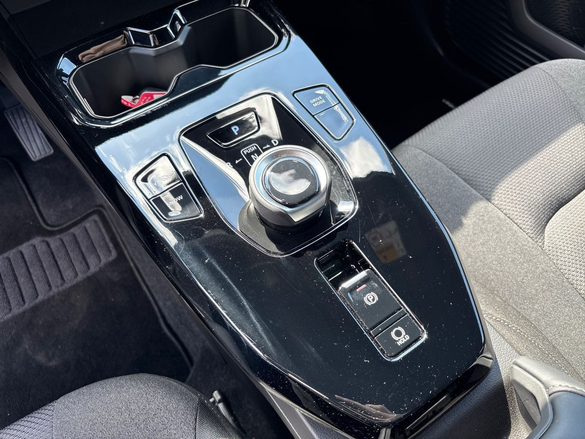Grå Toyota Urban Cruiser fra 2025